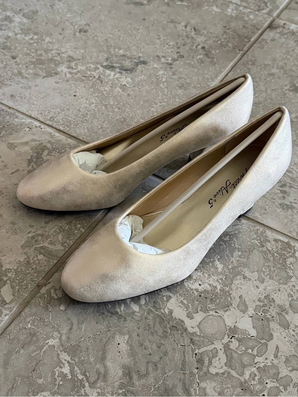 Easy Street Alive@5 Ballari Pumps in Soft Gold, Size 10 W, NEW in Box